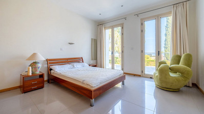 FOUR BEDROOM SEAVIEW BUNGALOW FOR SALE