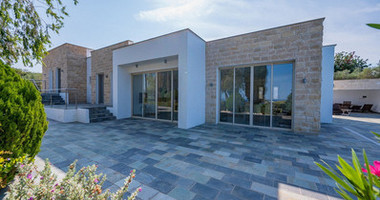 FOUR BEDROOM SEAVIEW BUNGALOW FOR SALE