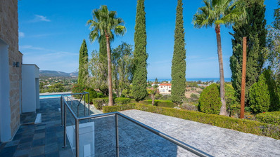 FOUR BEDROOM SEAVIEW BUNGALOW FOR SALE