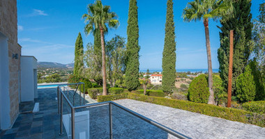 FOUR BEDROOM SEAVIEW BUNGALOW FOR SALE