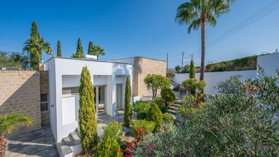 FOUR BEDROOM SEAVIEW BUNGALOW FOR SALE