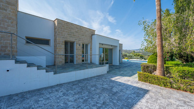 FOUR BEDROOM SEAVIEW BUNGALOW FOR SALE