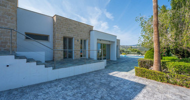 FOUR BEDROOM SEAVIEW BUNGALOW FOR SALE