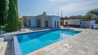 FOUR BEDROOM SEAVIEW BUNGALOW FOR SALE