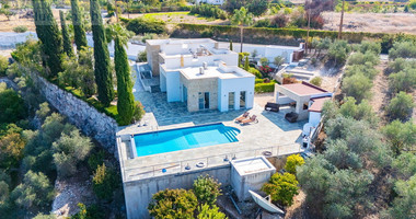 FOUR BEDROOM SEAVIEW BUNGALOW FOR SALE