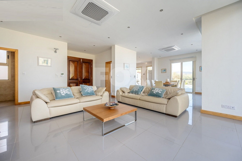 FOUR BEDROOM SEAVIEW BUNGALOW FOR SALE