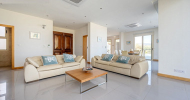 FOUR BEDROOM SEAVIEW BUNGALOW FOR SALE
