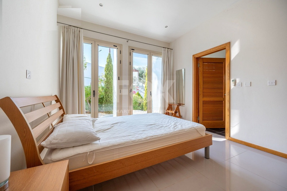 FOUR BEDROOM SEAVIEW BUNGALOW FOR SALE