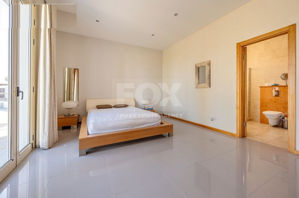 FOUR BEDROOM SEAVIEW BUNGALOW FOR SALE