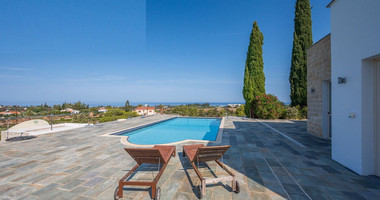 FOUR BEDROOM SEAVIEW BUNGALOW FOR SALE