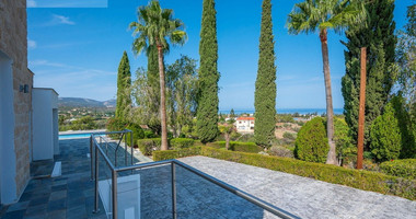 FOUR BEDROOM SEAVIEW BUNGALOW FOR SALE