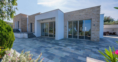 FOUR BEDROOM SEAVIEW BUNGALOW FOR SALE