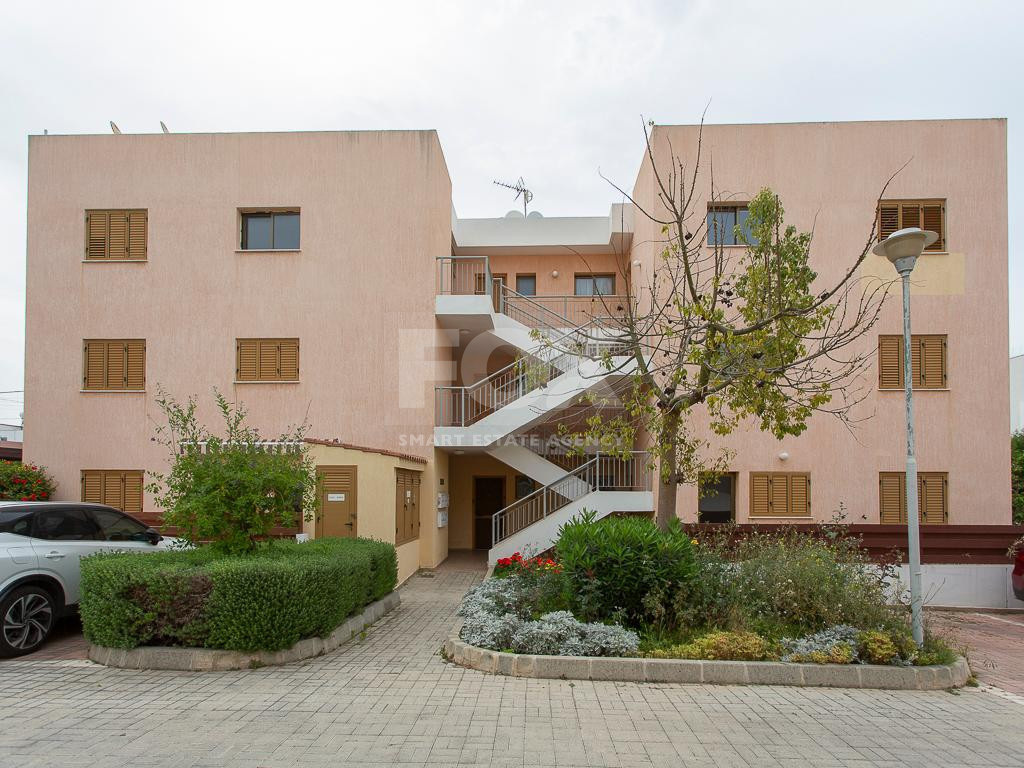 Modern one Bedroom Apartment for Sale in Paphos Universal Area with Communal Pool and Title Deed