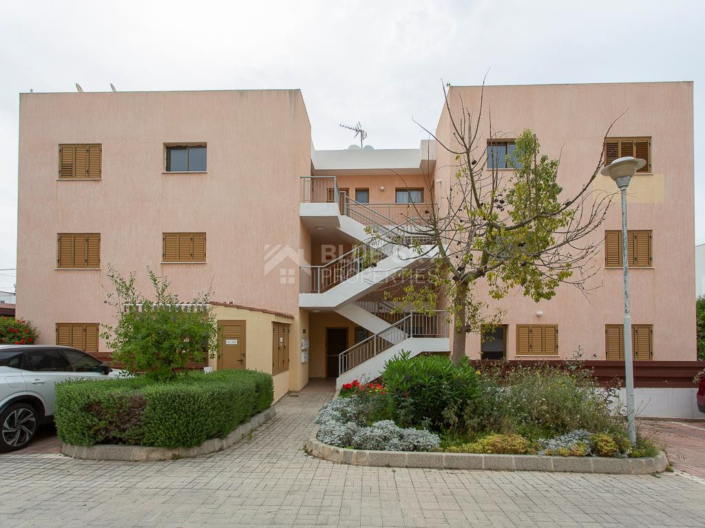 Modern one Bedroom Apartment for Sale in Paphos Universal Area with Communal Pool and Title Deed