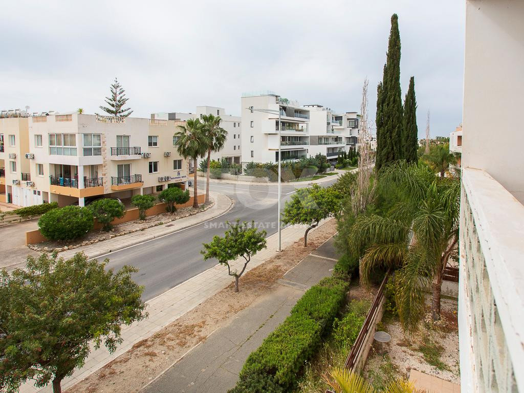 Modern one Bedroom Apartment for Sale in Paphos Universal Area with Communal Pool and Title Deed