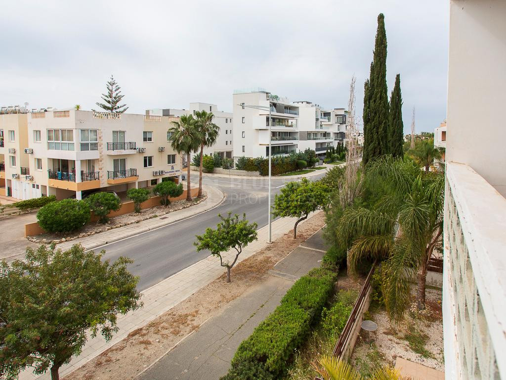 Modern one Bedroom Apartment for Sale in Paphos Universal Area with Communal Pool and Title Deed