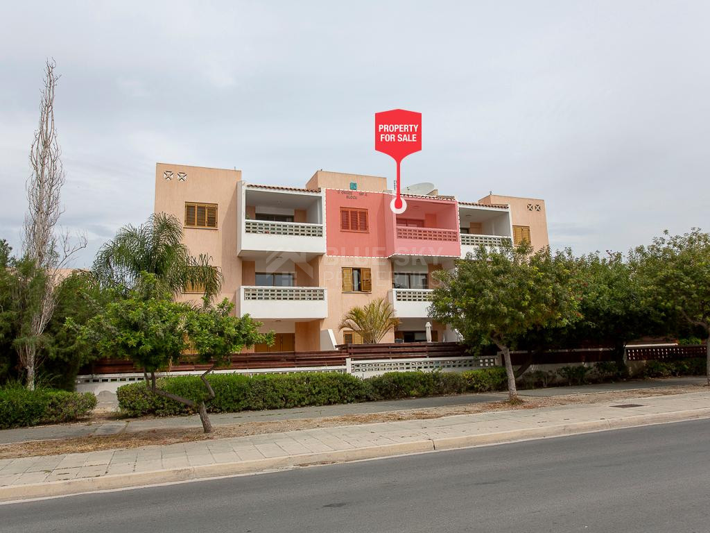 Modern one Bedroom Apartment for Sale in Paphos Universal Area with Communal Pool and Title Deed