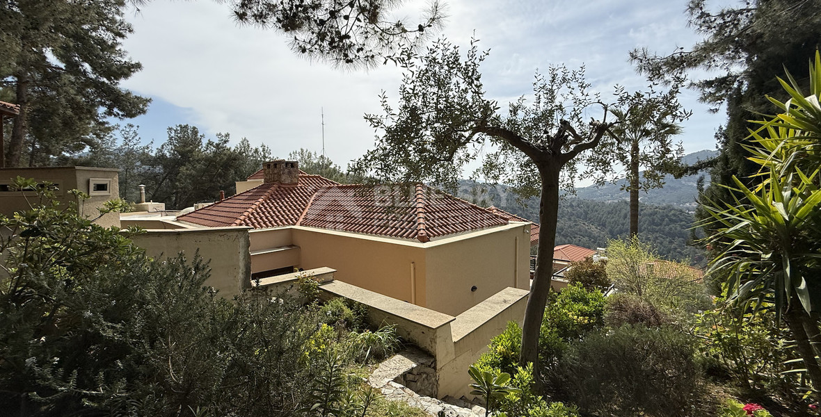 6 Bedroom Luxury Villa for Sale in Moniatis with Indoor Heated Pool