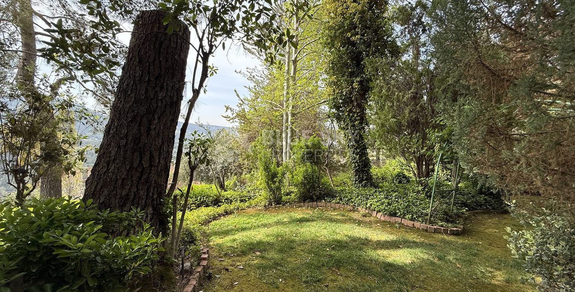 6 Bedroom Luxury Villa for Sale in Moniatis with Indoor Heated Pool