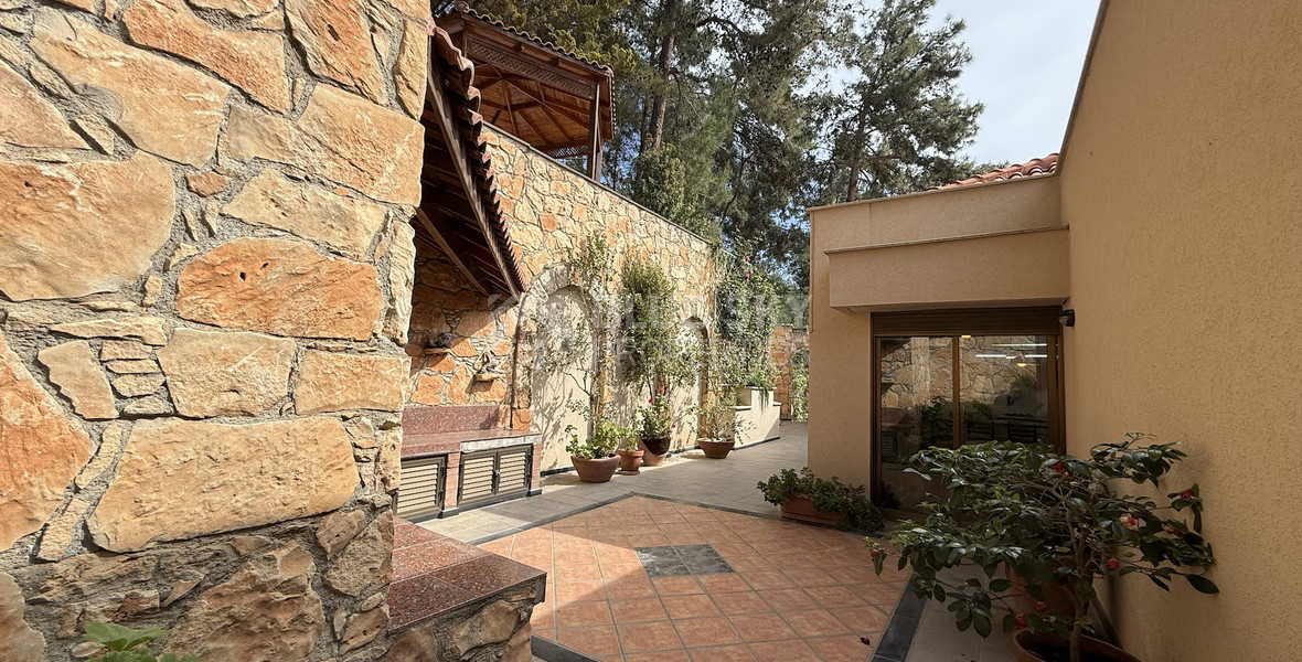 6 Bedroom Luxury Villa for Sale in Moniatis with Indoor Heated Pool