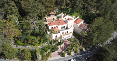 6 Bedroom Luxury Villa for Sale in Moniatis with Indoor Heated Pool