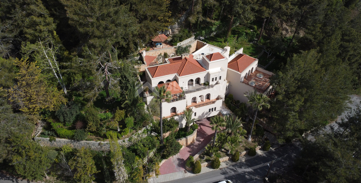 6 Bedroom Luxury Villa for Sale in Moniatis with Indoor Heated Pool