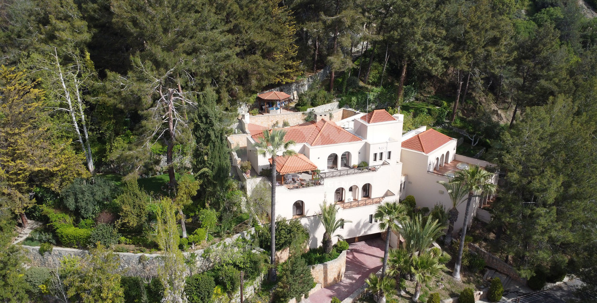 6 Bedroom Luxury Villa for Sale in Moniatis with Indoor Heated Pool