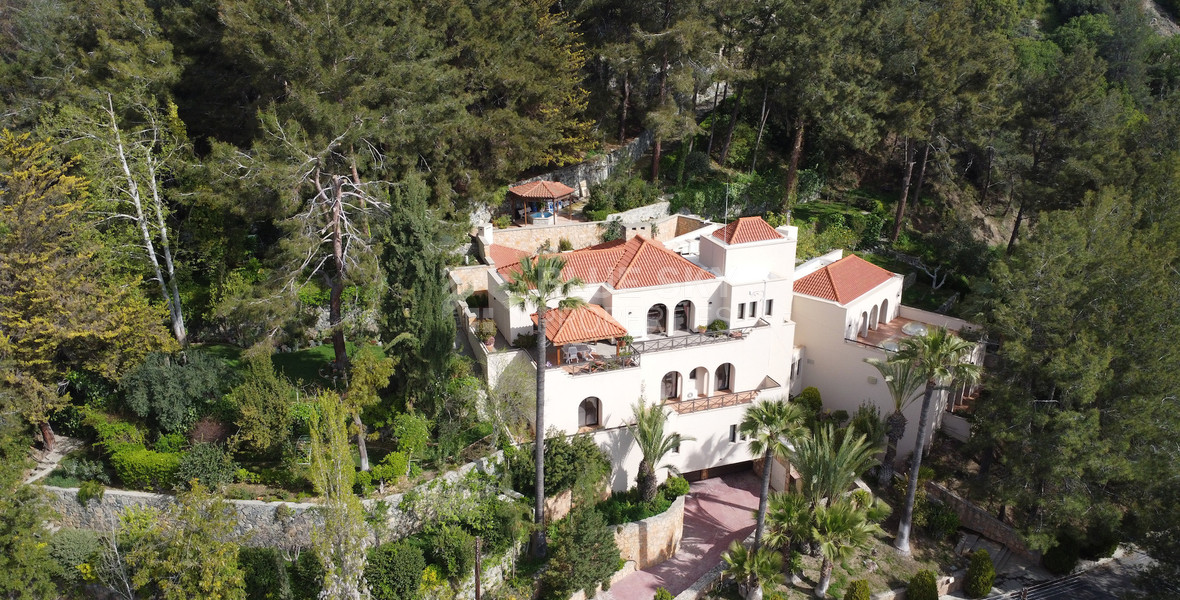 6 Bedroom Luxury Villa for Sale in Moniatis with Indoor Heated Pool