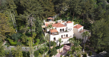 6 Bedroom Luxury Villa for Sale in Moniatis with Indoor Heated Pool