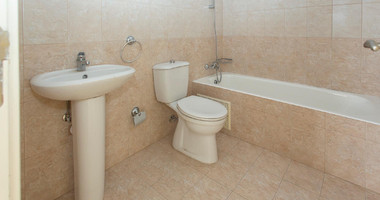 For sale, two-Bedroom Ground Floor Apartment with Yard in Chloraka, Paphos – Ideal Investment or Residence