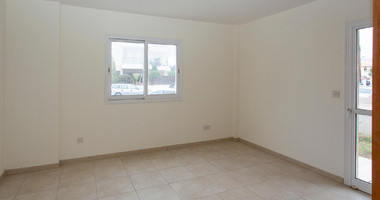 For sale, two-Bedroom Ground Floor Apartment with Yard in Chloraka, Paphos – Ideal Investment or Residence