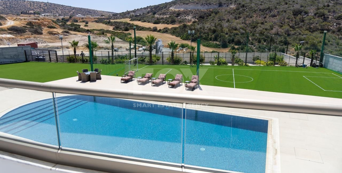 For Rent Modern Seven Bedroom Villa in Parekklisia Area