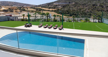 For Rent Modern Seven Bedroom Villa in Parekklisia Area