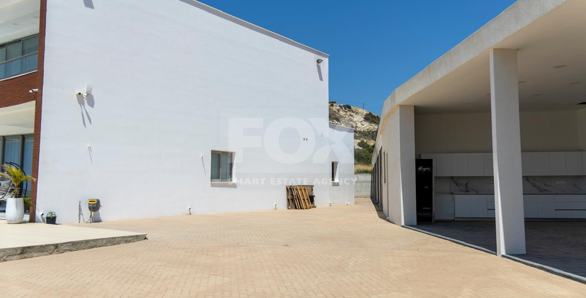 For Rent Modern Seven Bedroom Villa in Parekklisia Area