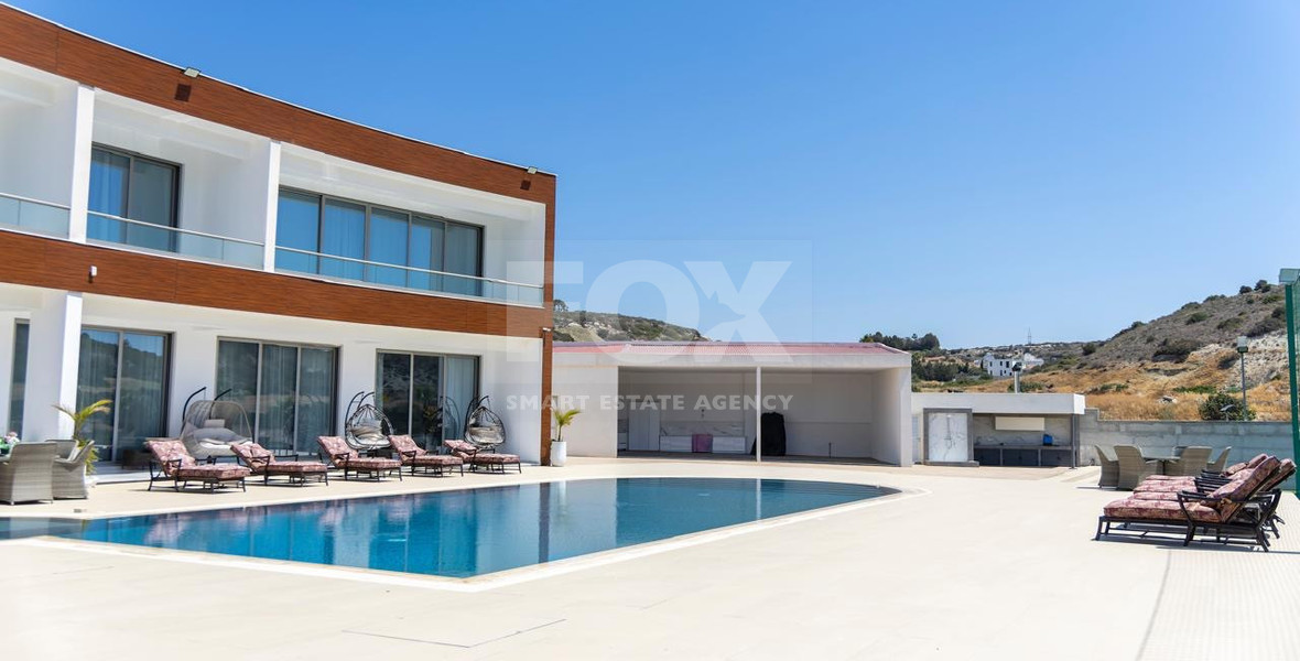 For Rent Modern Seven Bedroom Villa in Parekklisia Area