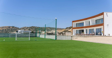 For Rent Modern Seven Bedroom Villa in Parekklisia Area