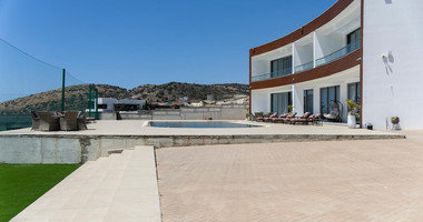 For Rent Modern Seven Bedroom Villa in Parekklisia Area