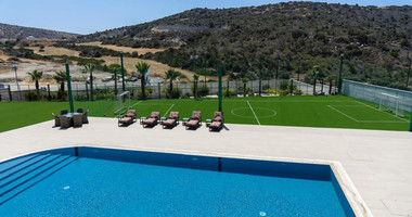 For Rent Modern Seven Bedroom Villa in Parekklisia Area