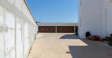 For Rent Modern Seven Bedroom Villa in Parekklisia Area