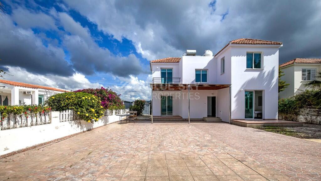 For sale Prime Real Estate: High-Yield four Bed Villa in Exclusive Gated Community