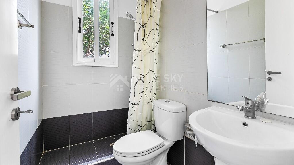 For sale Prime Real Estate: High-Yield four Bed Villa in Exclusive Gated Community