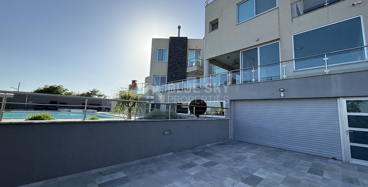 RENT: UNFURNISHED 4 BEDROOM VILLA WITH MAIDS QUARTER AND PANORAMIC SEA VIEWS- SWIMMING POOL- SOLAR PANELS- NEAR SCHOOLS.