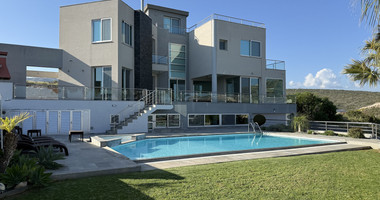 RENT: UNFURNISHED 4 BEDROOM VILLA WITH MAIDS QUARTER AND PANORAMIC SEA VIEWS- SWIMMING POOL- SOLAR PANELS- NEAR SCHOOLS.