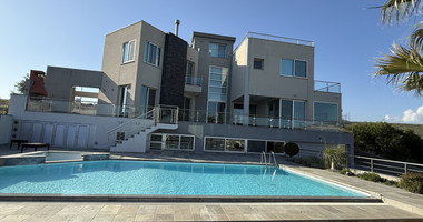 RENT: UNFURNISHED 4 BEDROOM VILLA WITH MAIDS QUARTER AND PANORAMIC SEA VIEWS- SWIMMING POOL- SOLAR PANELS- NEAR SCHOOLS.