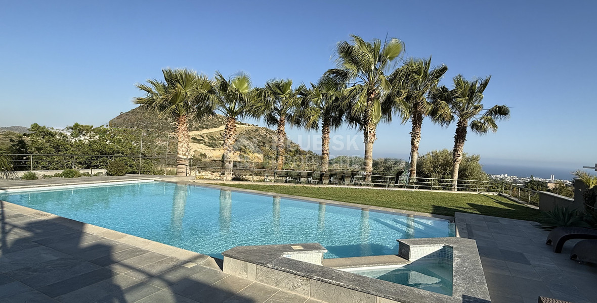 RENT: UNFURNISHED 4 BEDROOM VILLA WITH MAIDS QUARTER AND PANORAMIC SEA VIEWS- SWIMMING POOL- SOLAR PANELS- NEAR SCHOOLS.