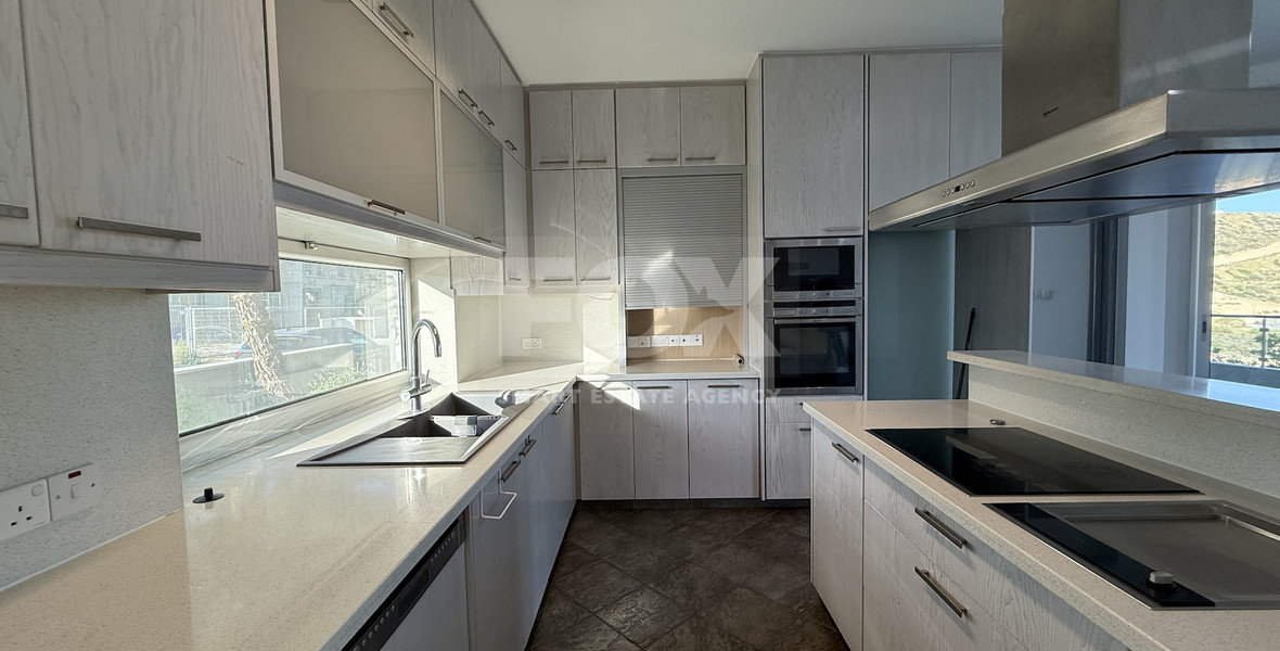 RENT: UNFURNISHED 4 BEDROOM VILLA WITH MAIDS QUARTER AND PANORAMIC SEA VIEWS- SWIMMING POOL- SOLAR PANELS- NEAR SCHOOLS.