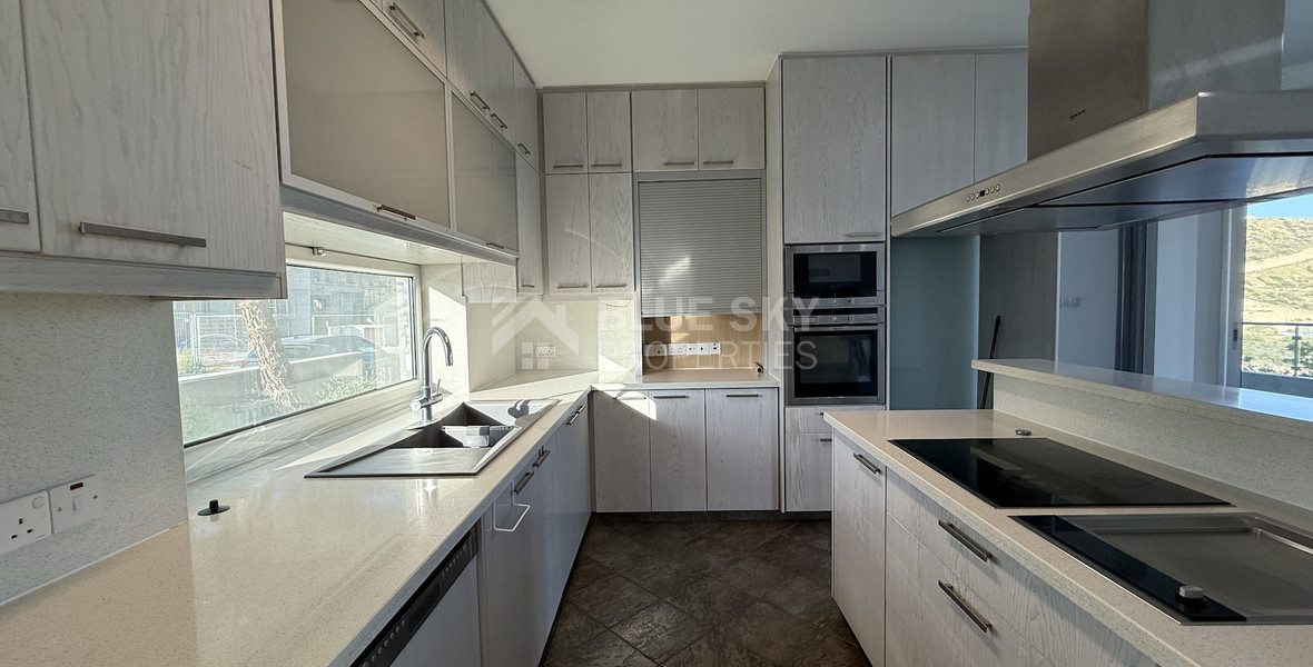 RENT: UNFURNISHED 4 BEDROOM VILLA WITH MAIDS QUARTER AND PANORAMIC SEA VIEWS- SWIMMING POOL- SOLAR PANELS- NEAR SCHOOLS.