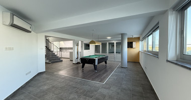 RENT: UNFURNISHED 4 BEDROOM VILLA WITH MAIDS QUARTER AND PANORAMIC SEA VIEWS- SWIMMING POOL- SOLAR PANELS- NEAR SCHOOLS.