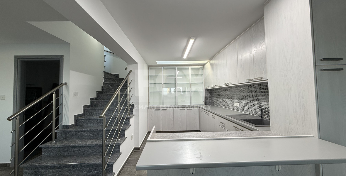 RENT: UNFURNISHED 4 BEDROOM VILLA WITH MAIDS QUARTER AND PANORAMIC SEA VIEWS- SWIMMING POOL- SOLAR PANELS- NEAR SCHOOLS.