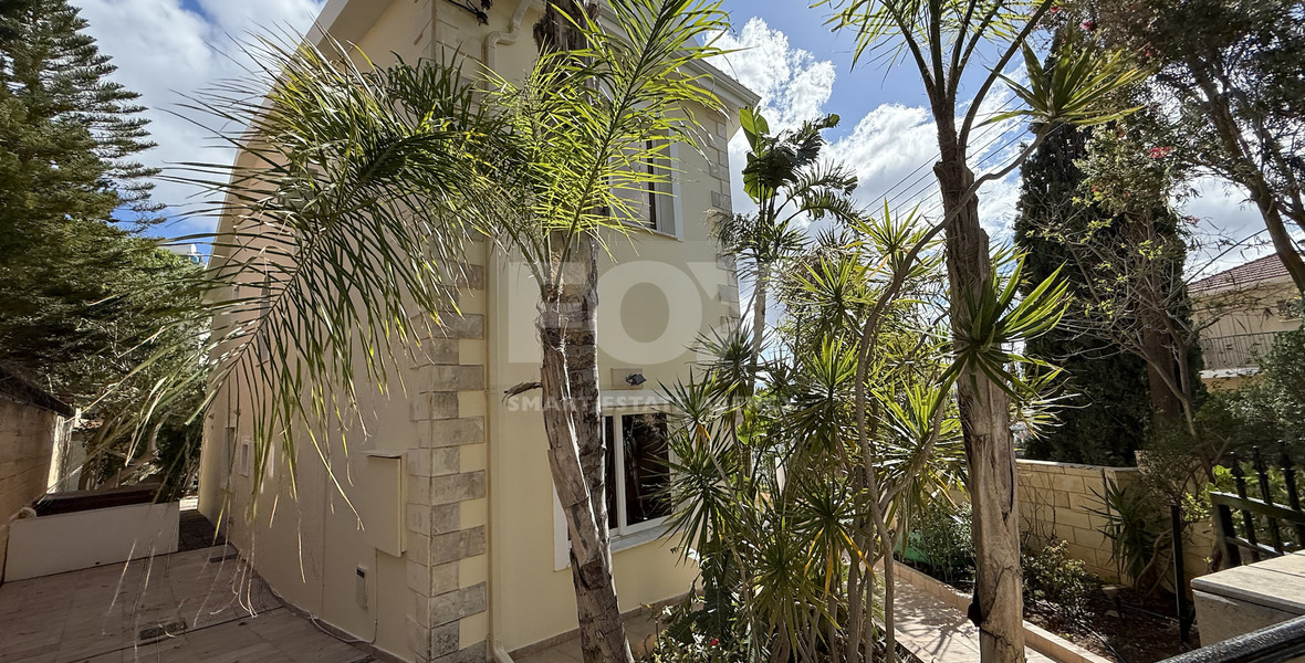 RENT:Deatched 4 bedroom unfurnished house with small garden in Agia Fyla with panoramic sea views,